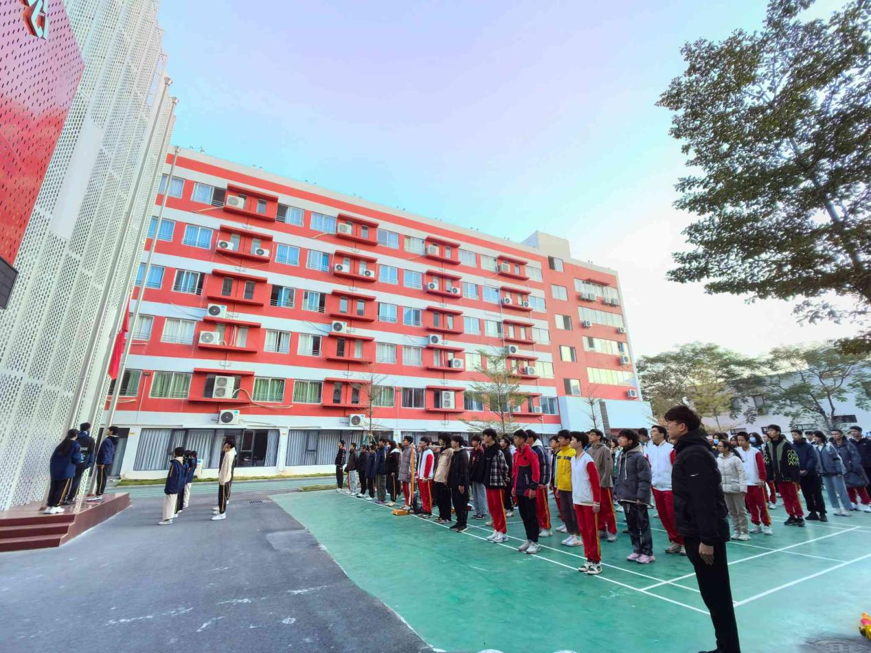 2025041608082426 黄师中高考学校 3cc2cf4f1ec02b370a3c58491c586f8
