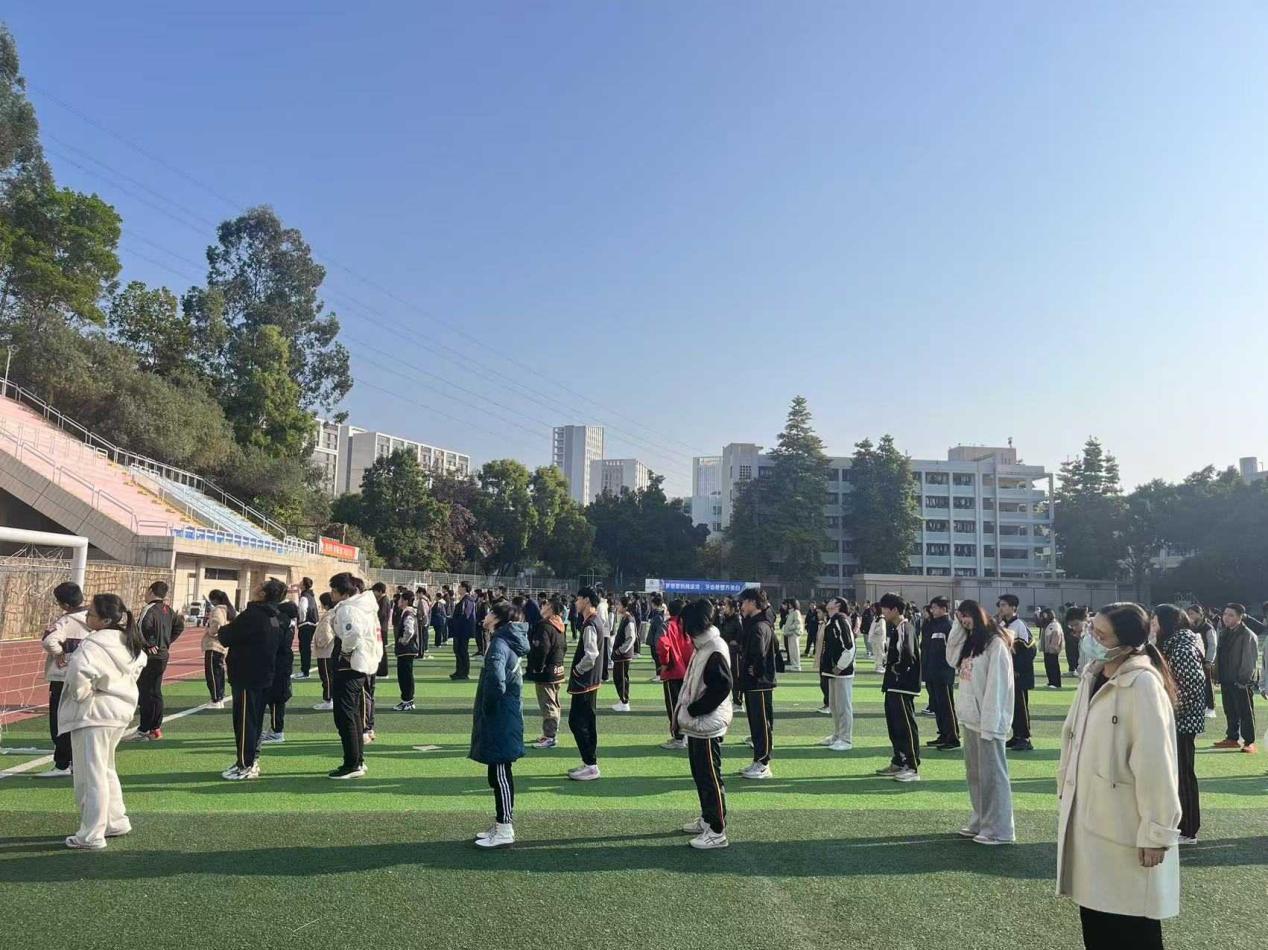 2025041703143885 黄师中高考学校 4e0d58a78b8006d63b1d921216a30d1