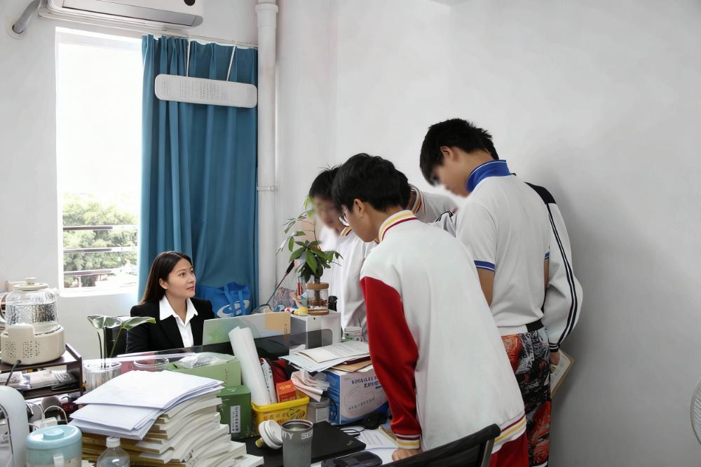 2025120308503626 黄师中高考学校 2