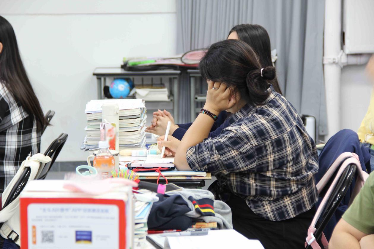 2025120308554998 黄师中高考学校 2