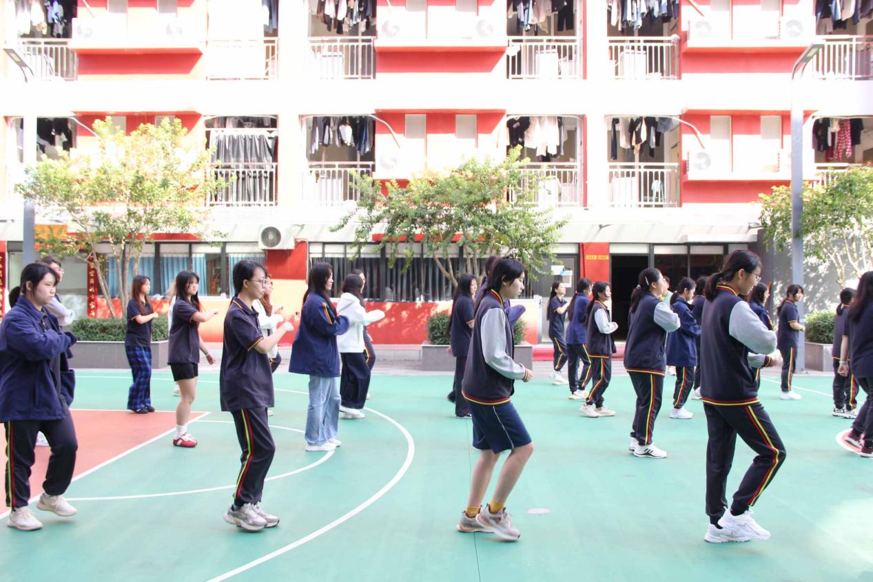 2025120309011132 黄师中高考学校 IMG 8484