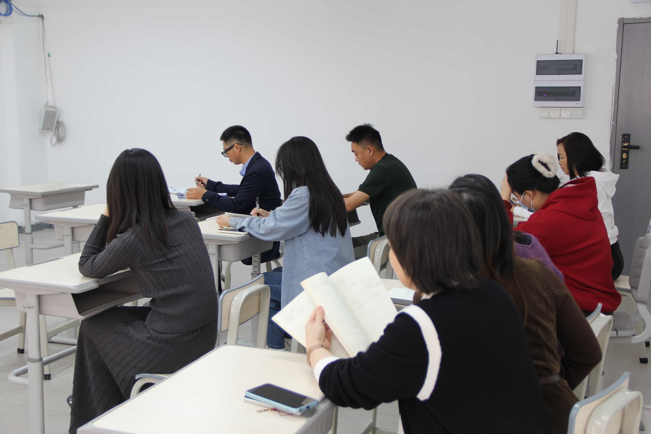 2026040711032389 黄师中高考学校 3