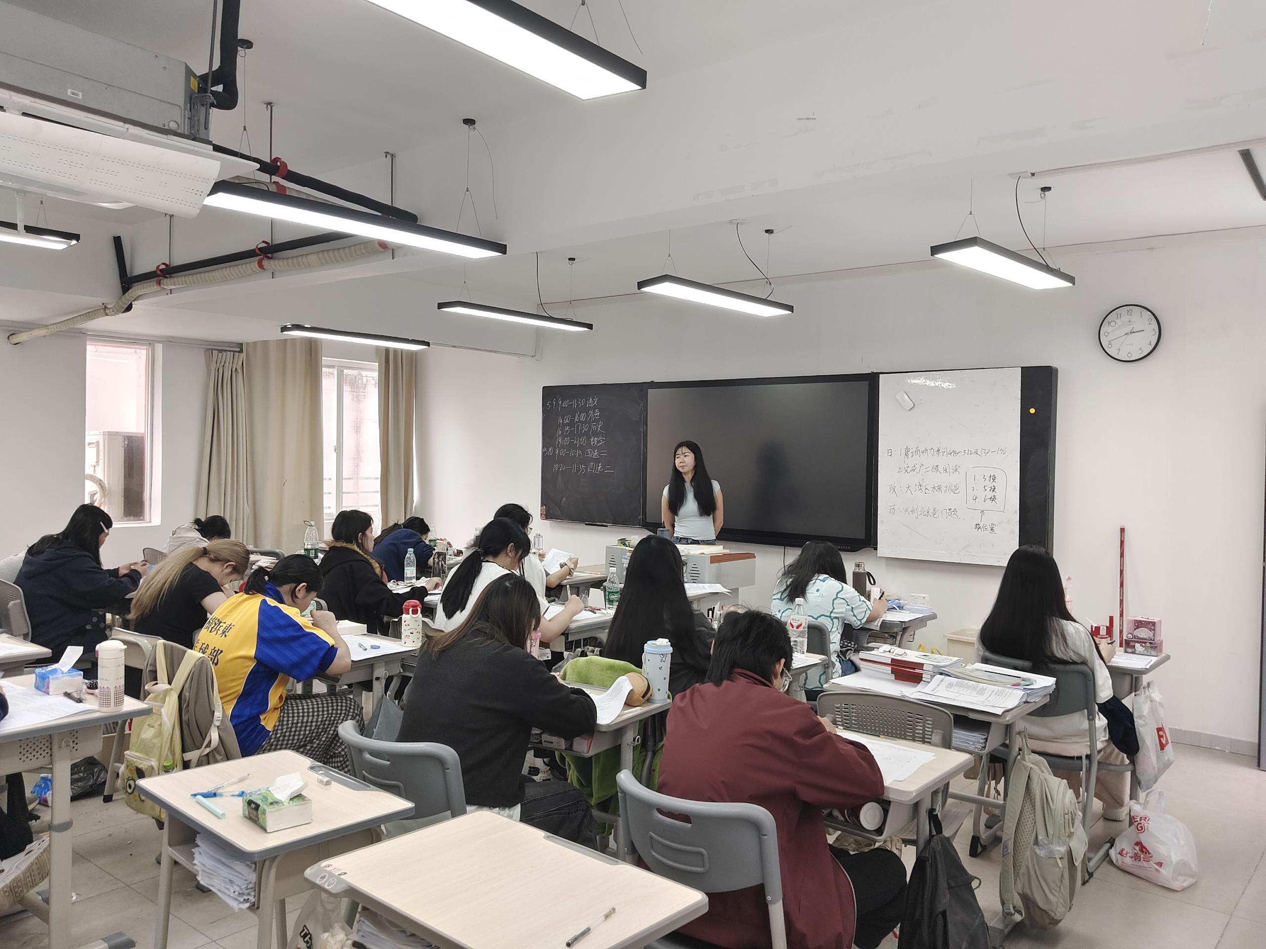 2026060507424164 黄师中高考学校 3